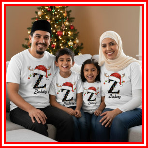 T-shirt Casquette de Noël de famille monogrammée avec bois