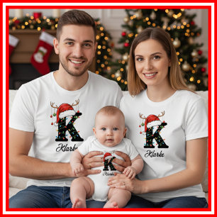 T-shirt Casquette de Noël de famille monogrammée avec bois