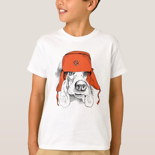 T-shirt Casquette rouge de Basset Hound | Ushanka (Devant)