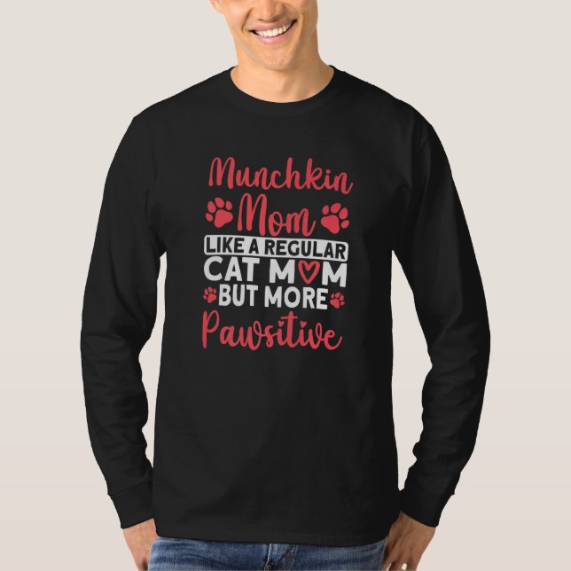 T-shirt Cat Mom but more Pawsitive Munchkin Cat Mom   (Devant)