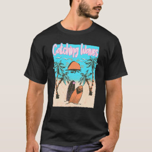 T-shirt Catching Waves Surfing Beach Surf Vintage