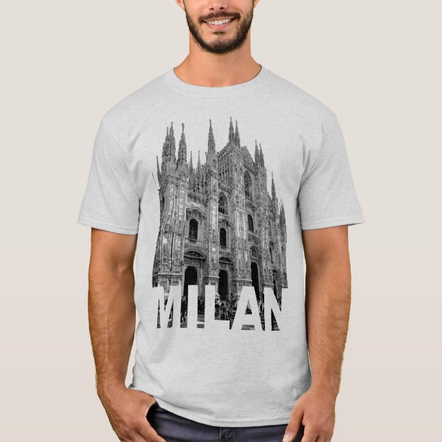 T-shirt Cathédrale Duomo de Milan, Lombardie sur une (Devant)