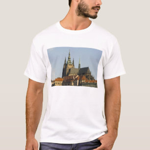 T-shirt Cathédrale Saint-Vitus et Château de Prague, l'un