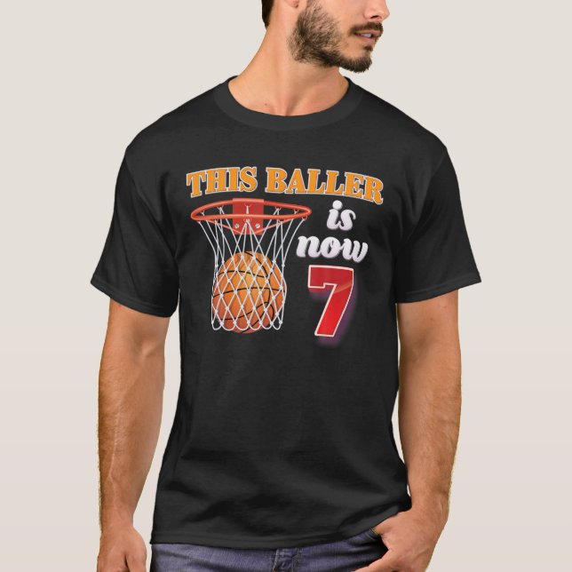 T-shirt Ce Baller A Maintenant 7 Ans 7ème Anniversaire Bas (Devant)