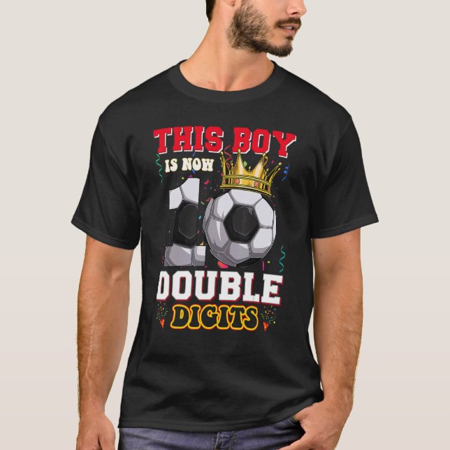 T-shirt Ce Garçon Est Maintenant 10 Chiffres Double Annive (Devant)