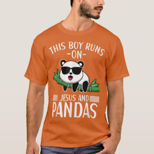 T-shirt Ce Garçon Se Rend Sur Jésus Et Pandas Panda Bear L