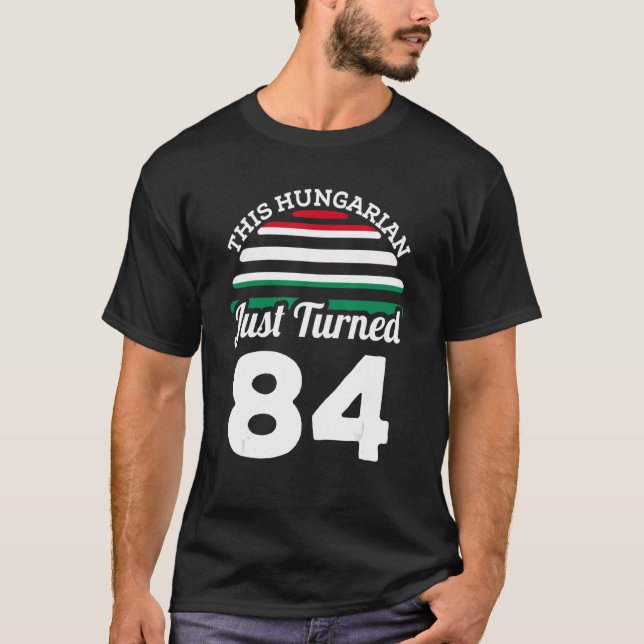 T-shirt Ce Hongrois vient d'avoir 84 ans 84ème anniversair (Devant)