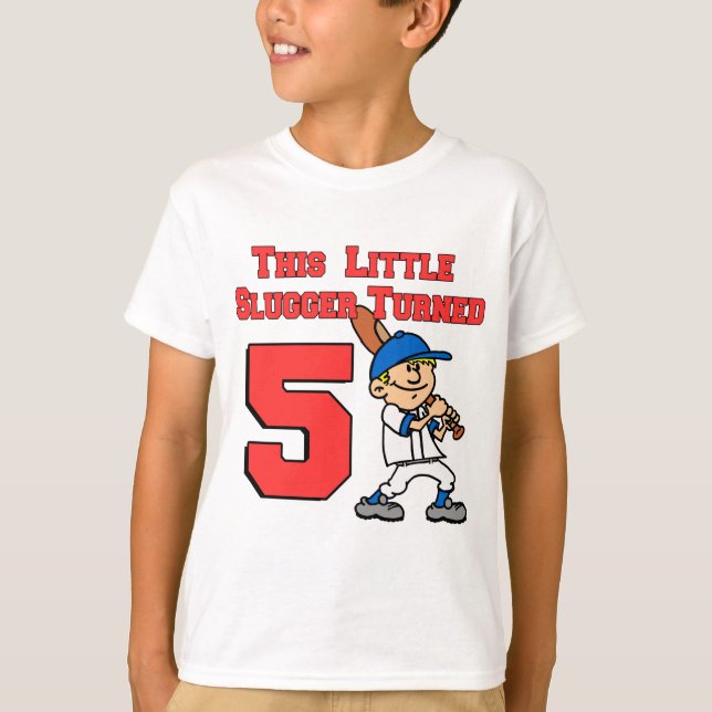T-shirt Ce Petit Slugger Est Devenu 5 Baseball (Devant)