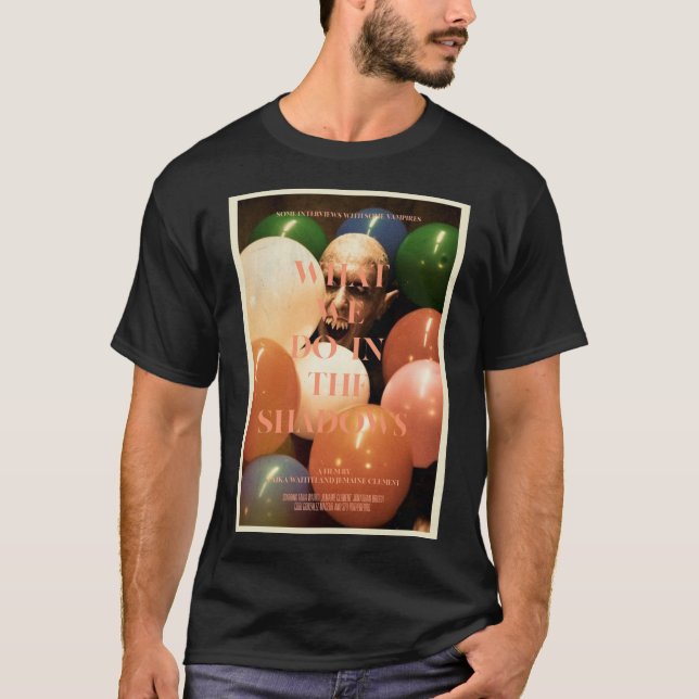 T-shirt ce que nous faisons dans l'ombre Poster (Devant)