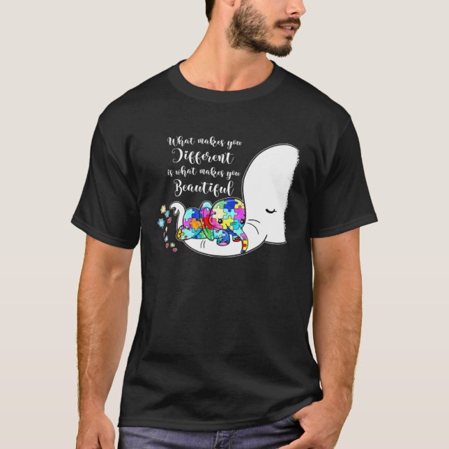 T-shirt Ce qui vous rend différents éléphant maman Autisme (Devant)