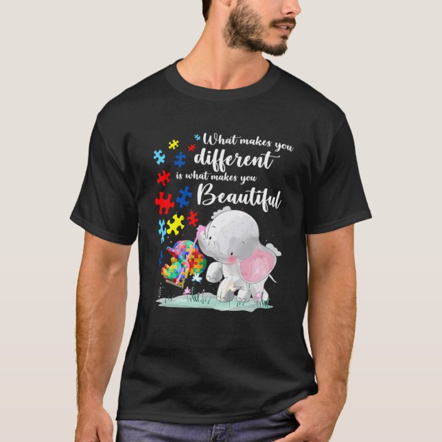 T-shirt Ce qui vous rend différents éléphant maman Autisme (Devant)