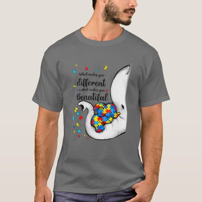 T-shirt Ce qui vous rend différents éléphant maman Autisme (Devant)