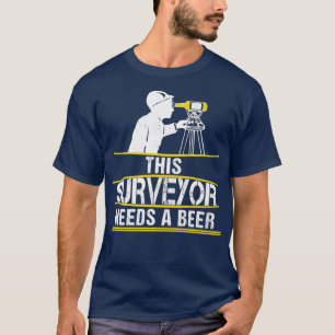 T-shirt Ce Surveyor A Besoin D'Une Bière Drôle Surveillez 