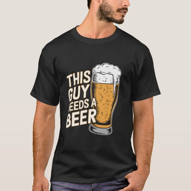 T-shirt Ce type a besoin d'une bière (Devant)