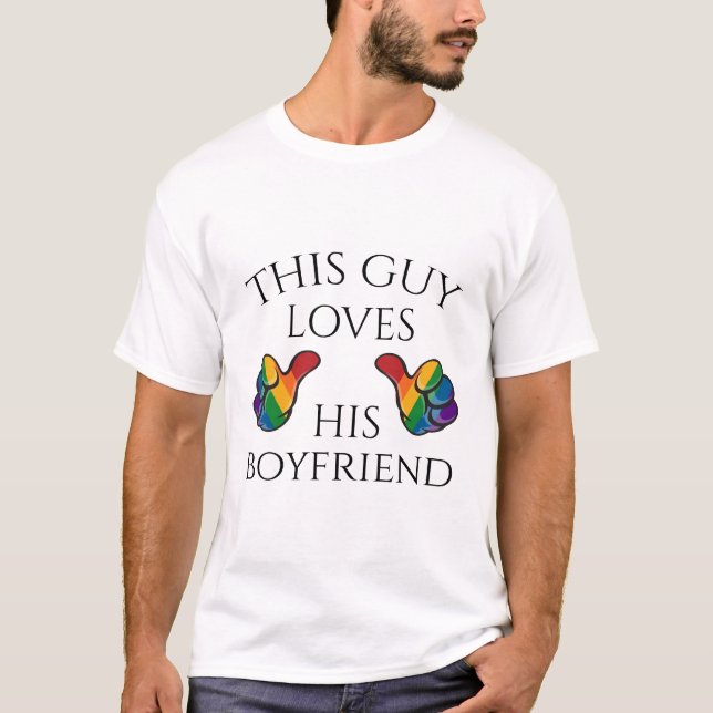T-shirt Ce type aime son ami Gay pride design (Devant)