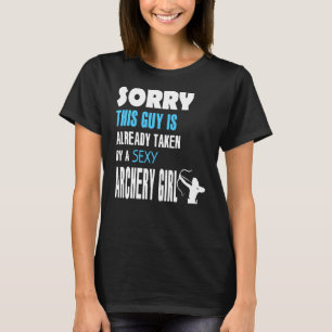 T-shirt Ce Type Est Pris Par Une Fille De Tir À L'Arc