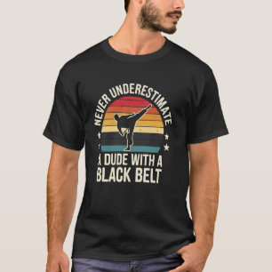 T-shirt Ceinture noire de karaté Ne sous-estimez jamais un