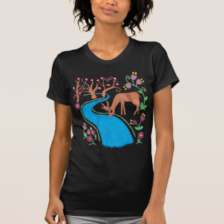 T-shirt Cerf à l'aquarelle capricieux au bord de la rivièr
