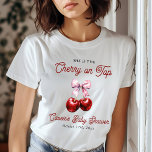 T-shirt Cerise moderne sur le Baby shower en bois rose sup<br><div class="desc">Célébrez dans le style avec notre collection de Baby showers Modern Cherry On Top Pink Bow. Ce charmant ensemble présente un design de cerise ludique accentué par un arc rose délicat, apportant une touche douce et sophistiquée à votre baby shower. Des invitations et cartes de remerciements aux tasses en papier,...</div>
