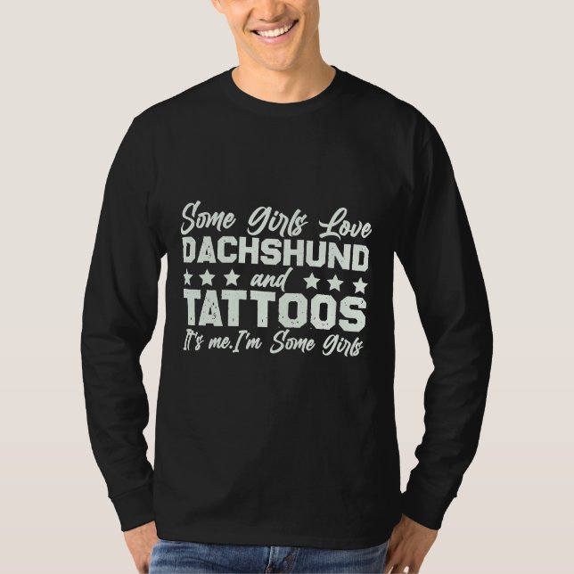 T-shirt Certaines Filles Aiment Dachshund Et Tattoos C'Est (Devant)