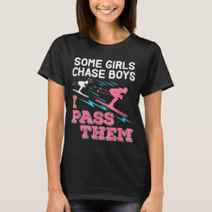 T-shirt Certaines filles poursuivent les garçons passent f
