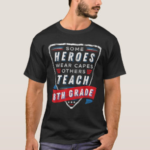 T-shirt Certains Héros Portent Capes D'Autres Enseignent T