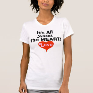 T-shirt C'est à propos de l'amour du coeur Coeur rouge