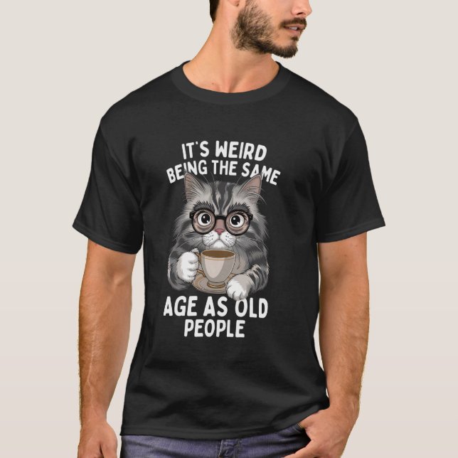 T-shirt C'est bizarre d'avoir le même âge que les personne (Devant)