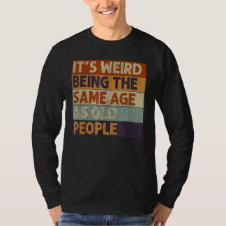 T-shirt C'est bizarre d'être le même âge que les personnes
