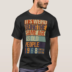 T-shirt C'est bizarre d'être le même âge que les personnes