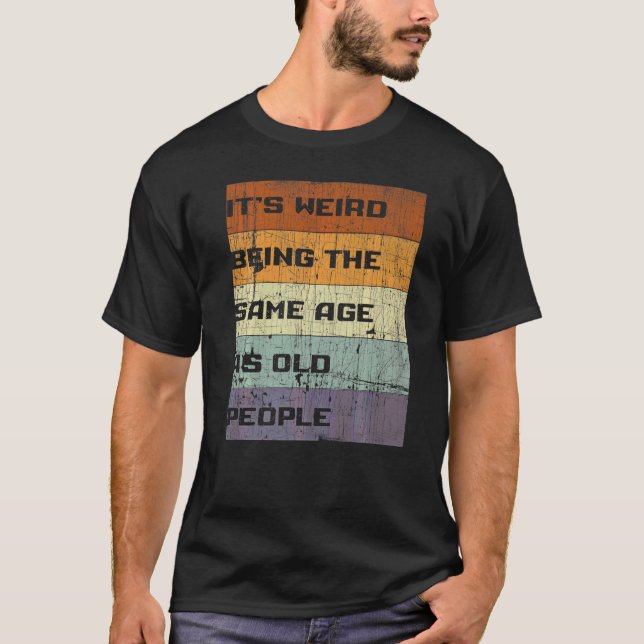 T-shirt C'est bizarre d'être le même âge que les Sarcas de (Devant)