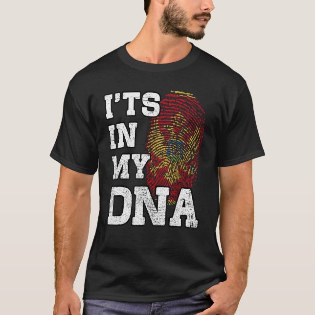 T-shirt C'est dans mon ADN Empreinte monténégrine Fière Mo (Devant)