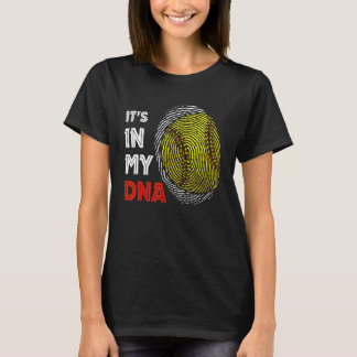 T-shirt C'est dans mon Adn Softball Sport Player Empreinte