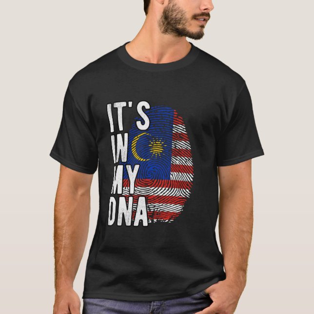 T-shirt C'est drôle dans mon ADN drapeau de Malaisie empre (Devant)