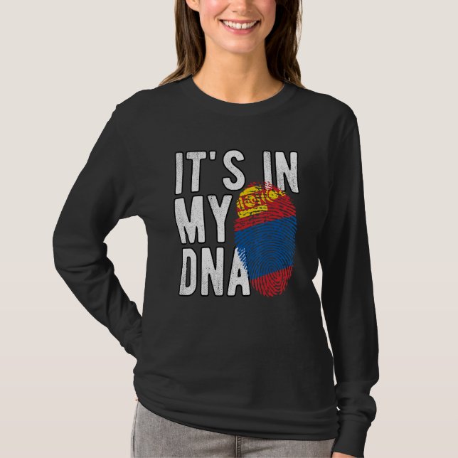T-shirt C'est drôle dans mon ADN drapeau de Mongolie Empre (Devant)