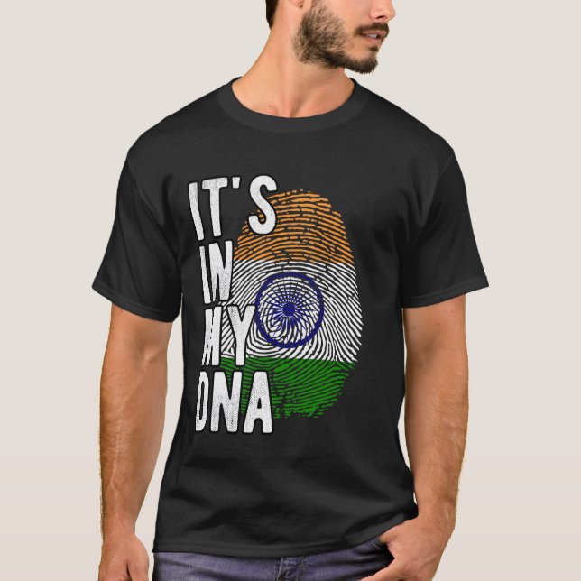 T-shirt C'est drôle dans mon ADN drapeau indien Empreinte  (Devant)