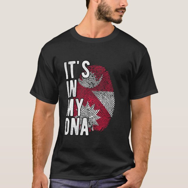 T-shirt C'est drôle dans mon ADN drapeau Népal empreintes  (Devant)