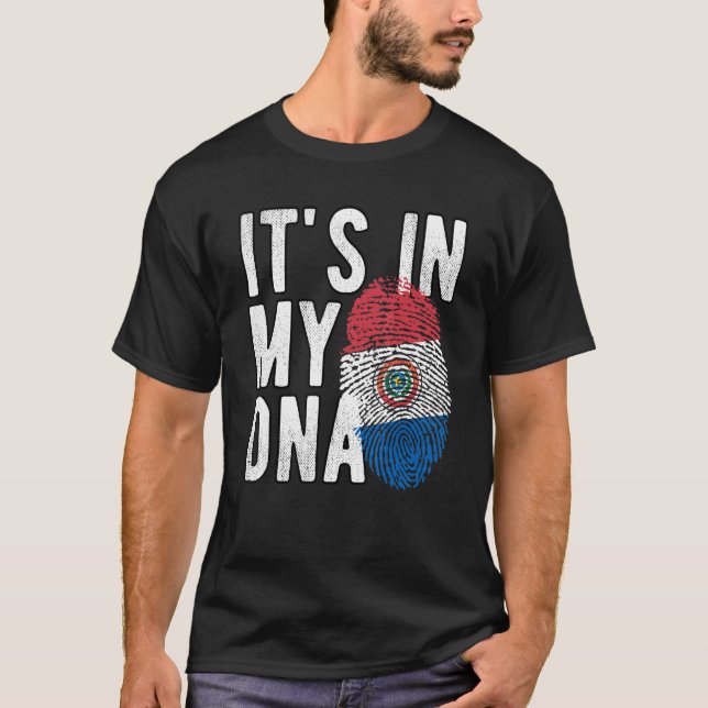 T-shirt C'est drôle dans mon ADN drapeau Paraguay empreint (Devant)