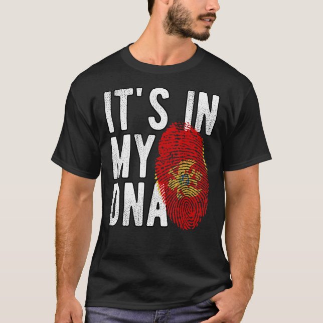 T-shirt C'est drôle dans mon ADN Monténégro drapeau Emprei (Devant)