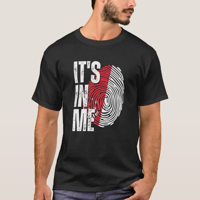 T-shirt C'est en moi empreinte digitale drapeau de Singapo (Devant)
