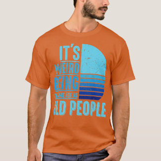 T-shirt C'Est Étrange D'Être Le Même Âge Que Les Personnes