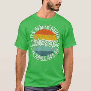 T-shirt C'Est Étrange D'Être Le Même Âge Que Les Personnes