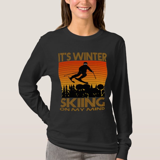T-SHIRT C'EST HIVER - SKI À L'ESPRIT. (Devant)