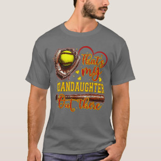 T-shirt C'est ma petite-fille dehors Softball Grand-mère r
