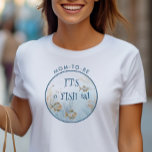 T-shirt C'est maman de poisson d'eau de mer qui est sous l<br><div class="desc">C'est le T-shirt faire-part de grossesse O-fish que vous pouvez customiser pour maman-to-be, maman à être, nana à être etc. Aquarelle naturelle et douce en bleu et beige avec baleines, poissons et coraux sous la mer. Le lettrage en gros et le style boho, parfait pour le baby shower de baleines,...</div>