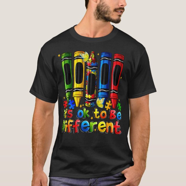 T-shirt C'est Ok D'être Différent Crayons Sensibilisation  (Devant)