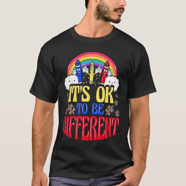 T-shirt C'est Ok Pour Être Différent   Crayons de sensibil (Devant)
