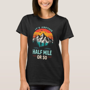 T-shirt C'est un autre Randonnée de randonneurs à 800 mètr