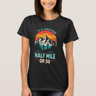 T-shirt C'est un autre Randonnée de randonneurs à 800 mètr