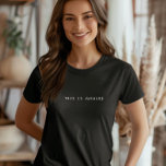 T-shirt C'Est Un Tee Maladroit, Une Anxiété Sociale Minima<br><div class="desc">C'Est Un T-shirt Awkward. Il fait un don fantastique pour les introvertis ou toute personne bénie par la maladresse sociale.</div>